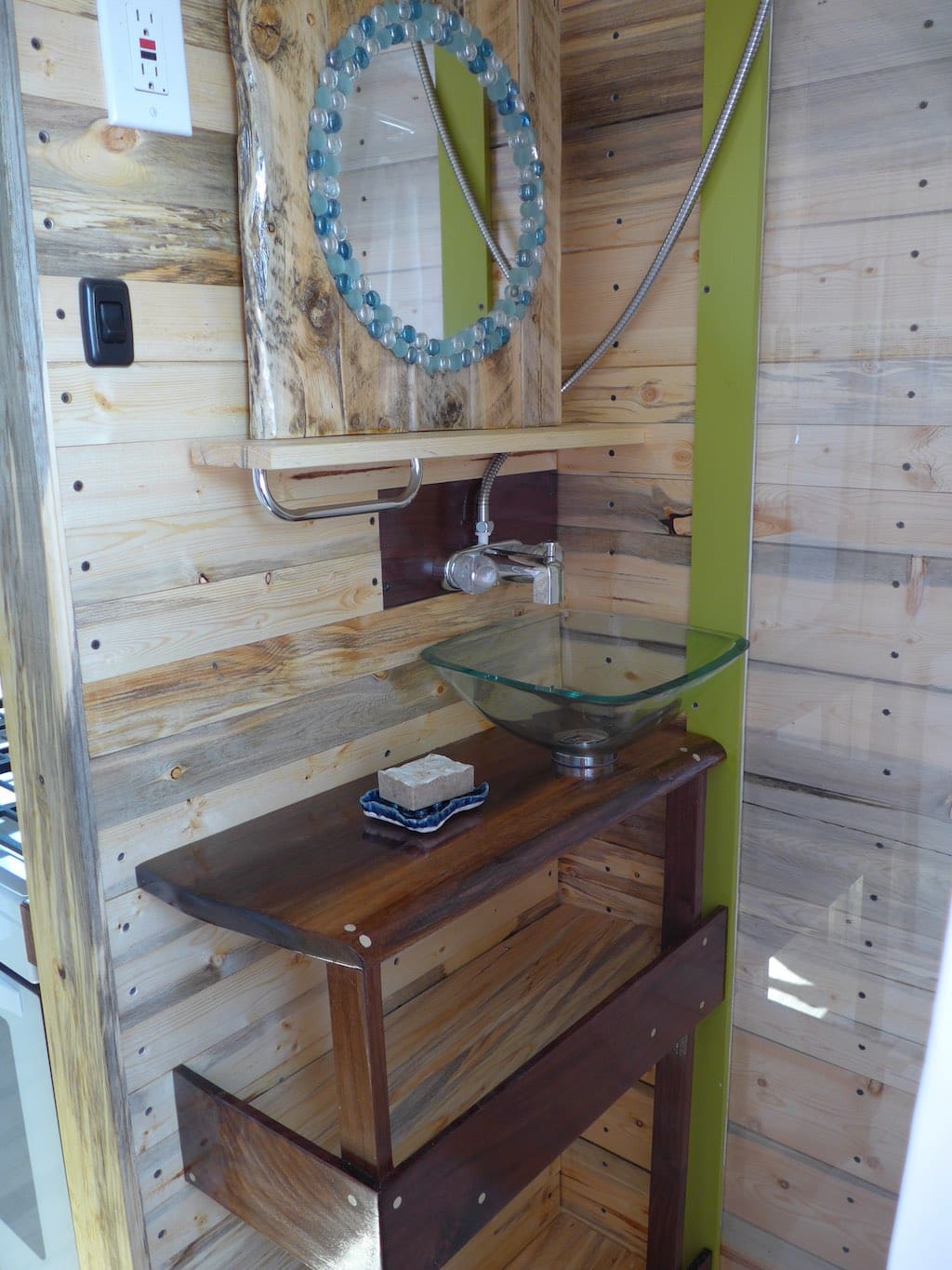 rose-tree-tiny-house-4