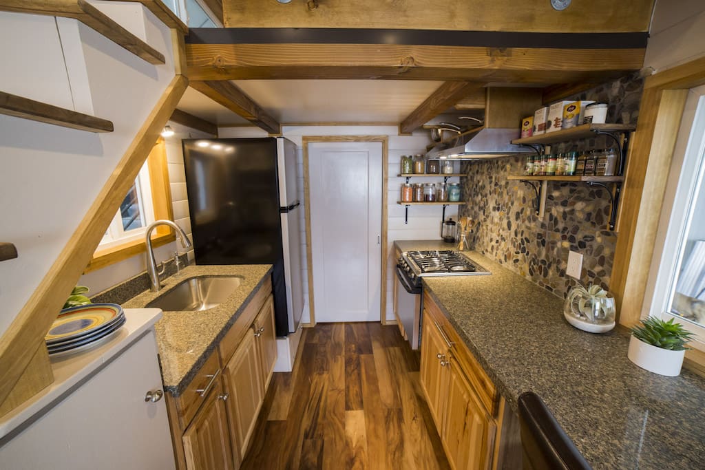 26-feet-big-freedom-tiny-house-4