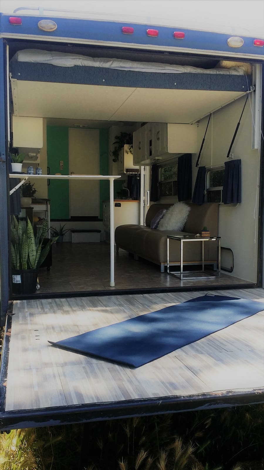 ocean-inspired-5th-wheel-11