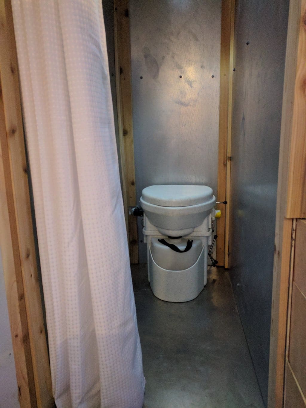 thomas tiny bus house 16