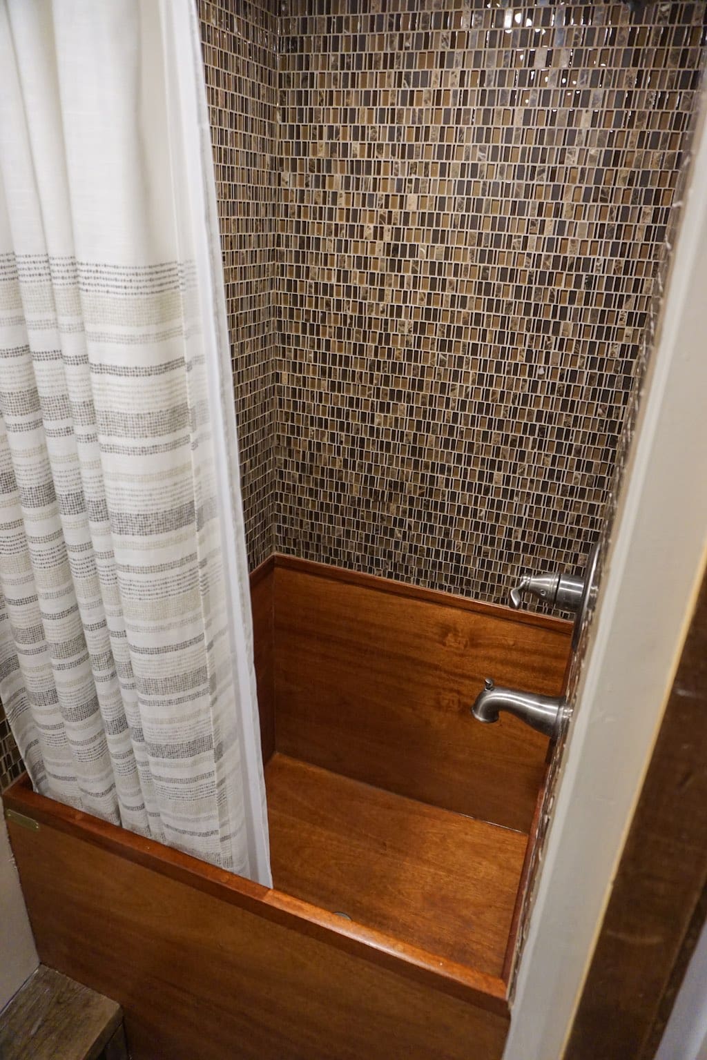 rustic modern tiny house 11