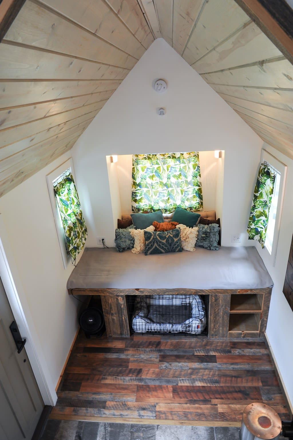 rustic modern tiny house 4