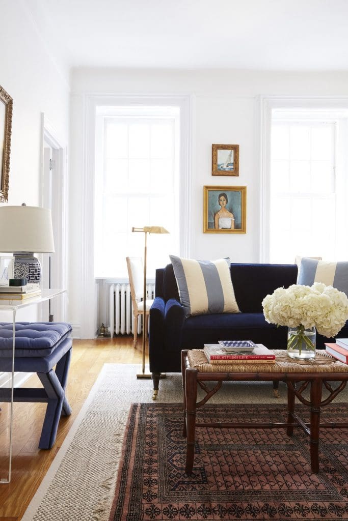 12 Small Living Room Designs and Ideas That Will Maximize The Limited Space 11 OKL AmyStone Interior 022