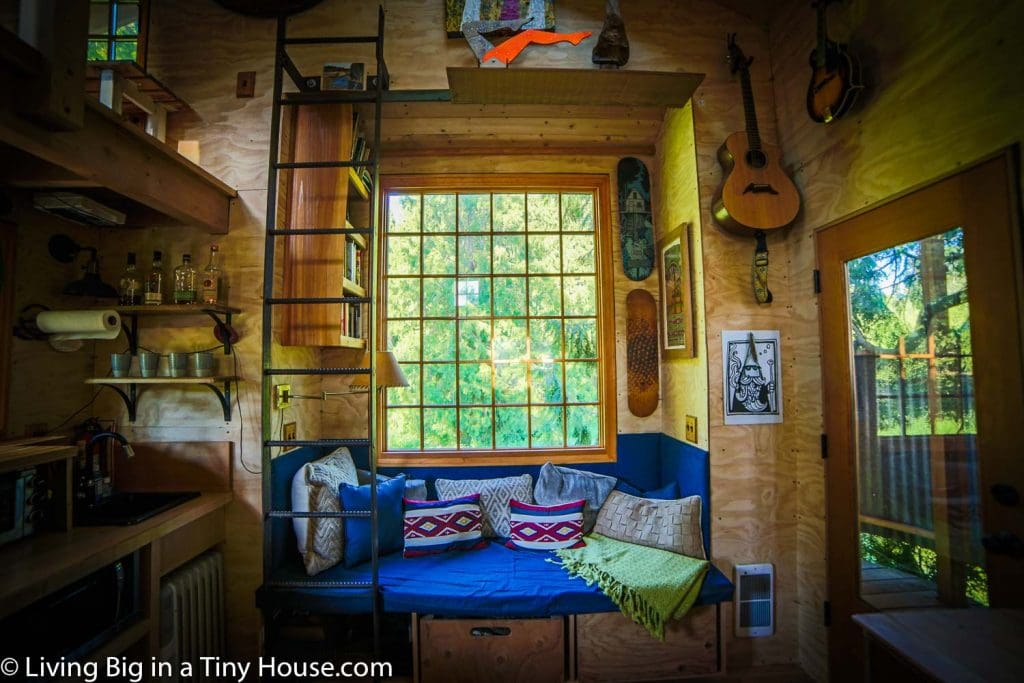 Treehouse Living With The Masters 6 TREEHOUSE COUCH
