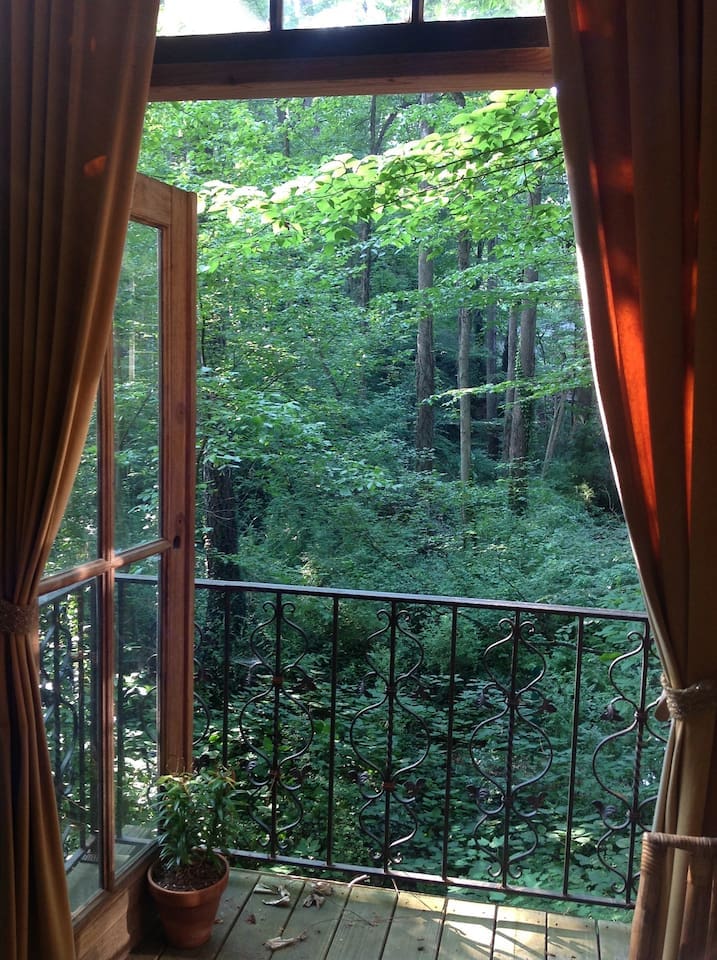 This Secluded Intown Treehouse Is Getting A Lot Of Attention 13 46facd74 original