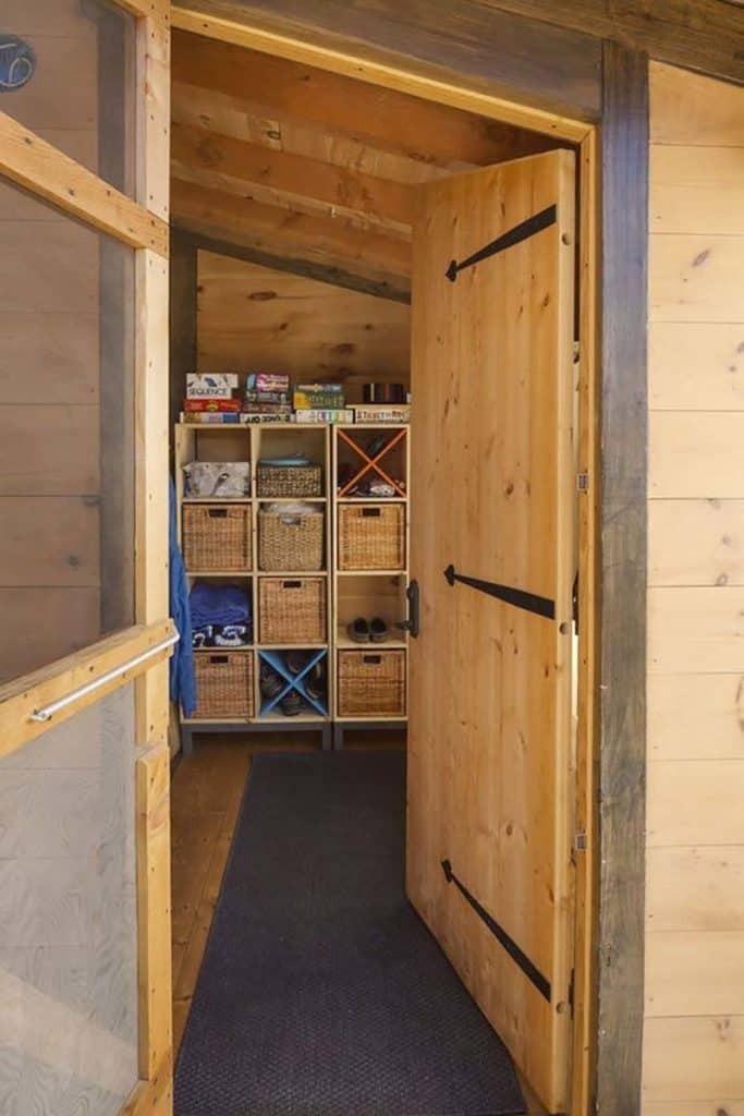 Minimal Off The Grid Cabin Retreat SALA Architects 12 1 Kindesign 683x1024 1