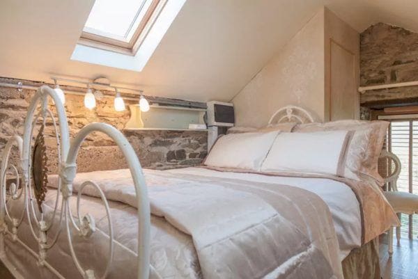 Crows’ Hermitage - A Tiny Stone Cottage in Dublin 11 4