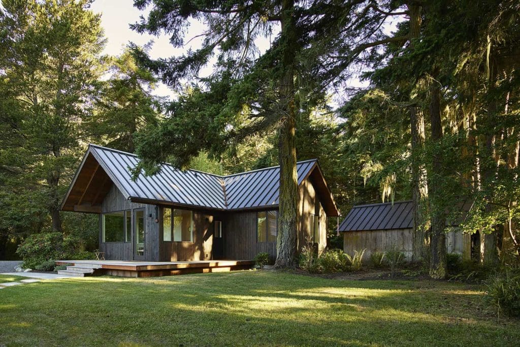 Cozy Cabin Retreat Boasts Net-Zero Energy In The Pacific Northwest 4 goCstudio 04