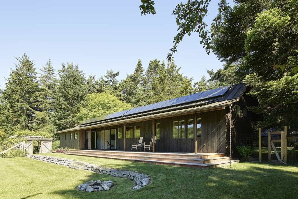 Cozy Cabin Retreat Boasts Net-Zero Energy In The Pacific Northwest 7 goCstudio 07