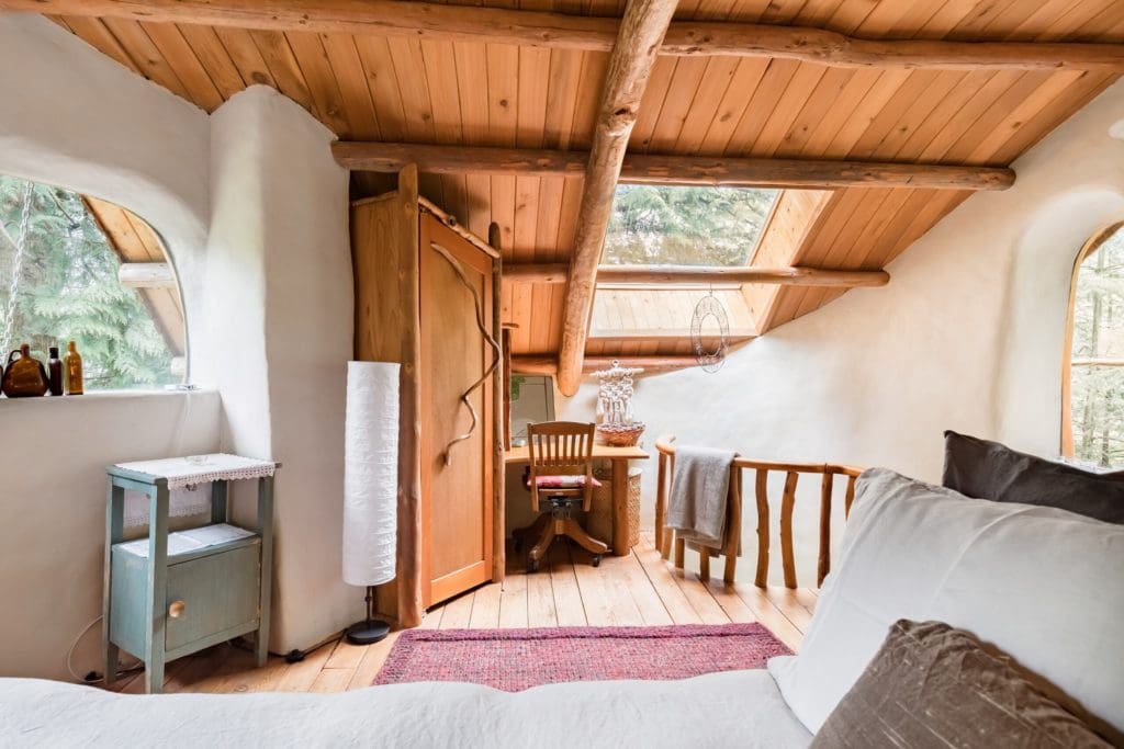 This Cozy Retreat Was Hand-Sculpted Using Local And Sustainable Natural Materials 10 0f9d9beb 5a59 4dbd aba3 6a2aaf2ee222 1