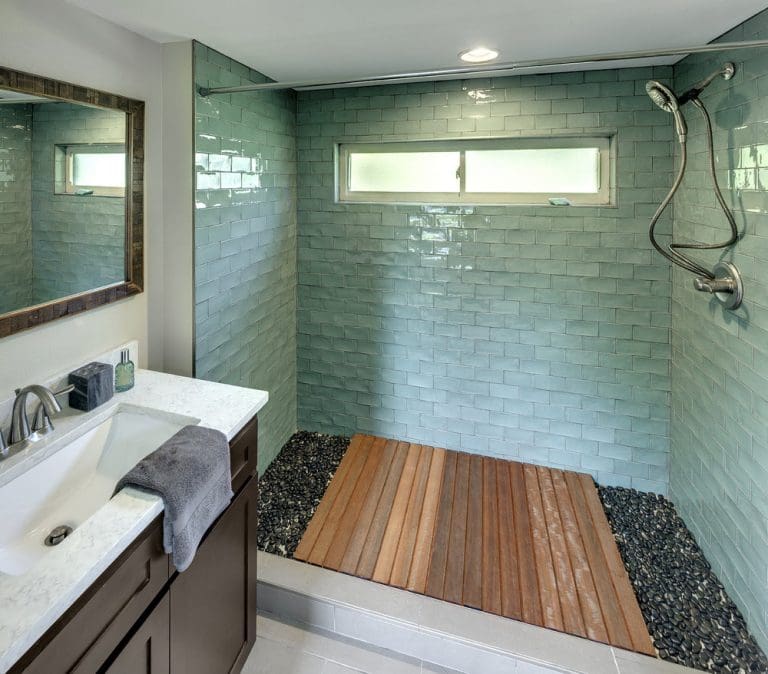 This Unique Tiny House Feels Like a Spacious Full-Size Home 10 400 Square Feet Spacious Tiny House with Deck 8 768x674 1
