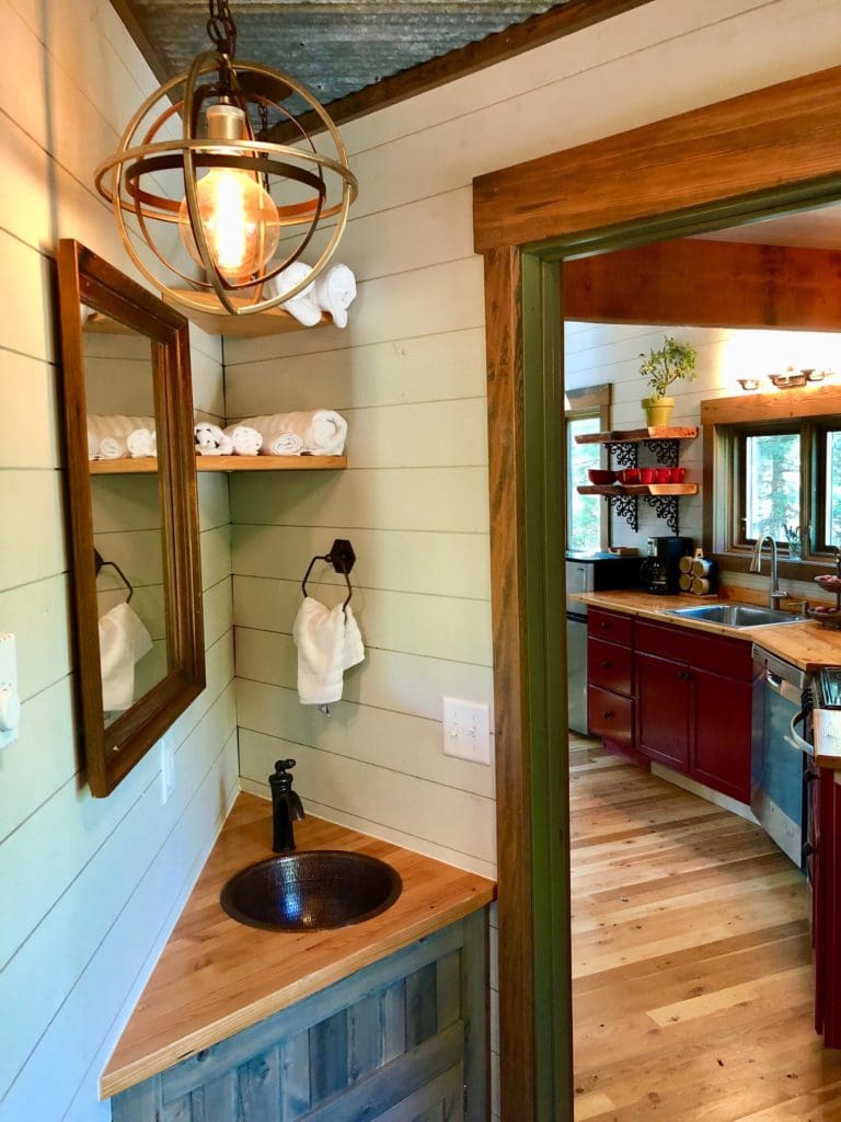 Meadowlark Treehouse at Montana Treehouse Retreat 11 4c971613 910f 4822 ad0d e6d5a7a30d22