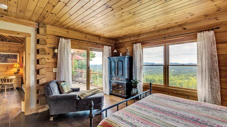 This New Hampshire Log Home Draws on Old Western Style 7 WHS 032 8542 2020 02 20 15 15 768x432 1