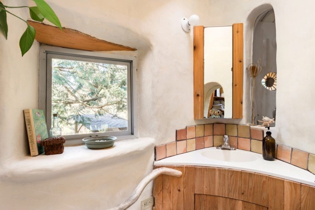 This Cozy Retreat Was Hand-Sculpted Using Local And Sustainable Natural Materials 14 a0d180e9 2995 4f07 85d7 3d57dcadc358