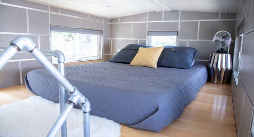 The Swan Is A Comfortable Modern Tiny House In Florida 8 The Swan 13 1024x553 1