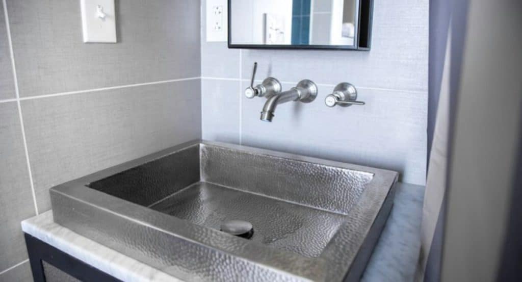 The Swan Is A Comfortable Modern Tiny House In Florida 10 The Swan 14 1024x553 1