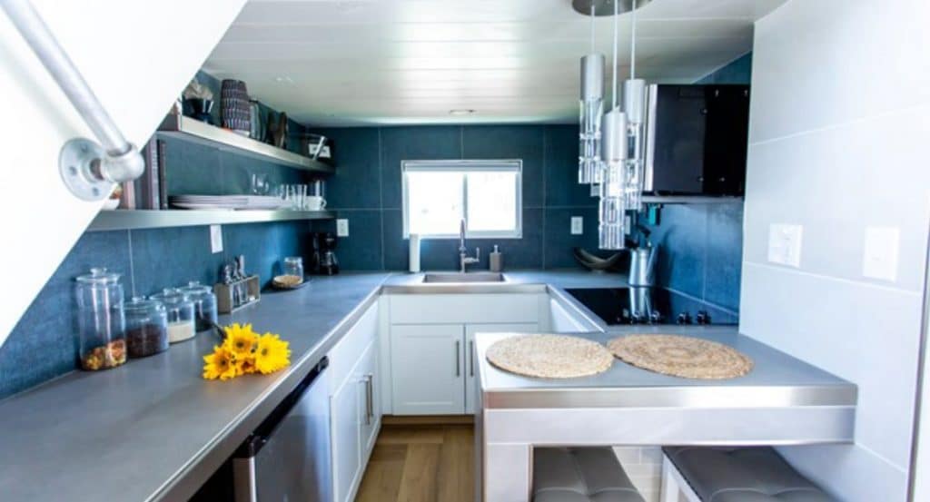 The Swan Is A Comfortable Modern Tiny House In Florida 2 The Swan 3 1024x553 1