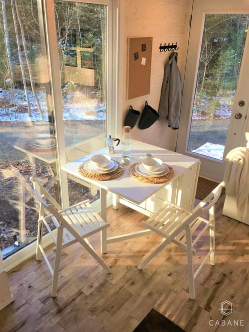 This Stunning Scandinavian-Inspired Tiny Cabin Is Spectacular 5 cabane 16