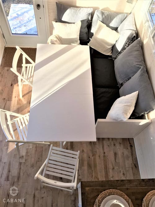 This Stunning Scandinavian-Inspired Tiny Cabin Is Spectacular 3 cabane 17