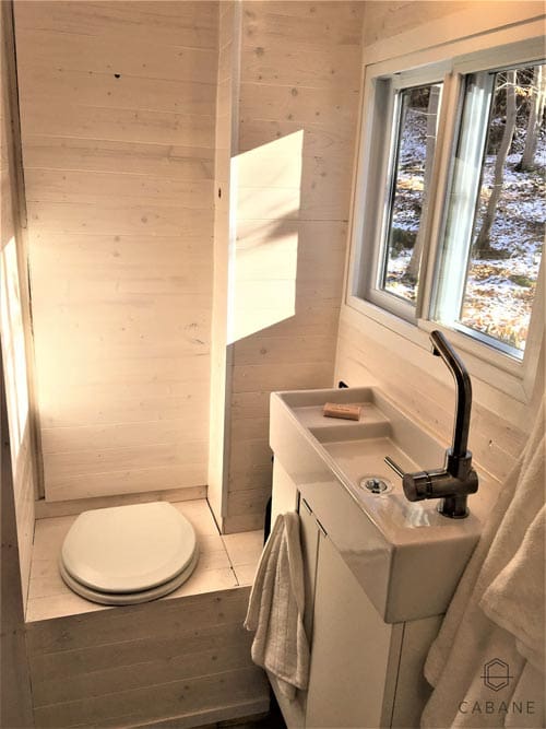 This Stunning Scandinavian-Inspired Tiny Cabin Is Spectacular 14 cabane 18