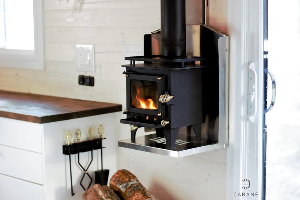 This Stunning Scandinavian-Inspired Tiny Cabin Is Spectacular 16 cabane 7