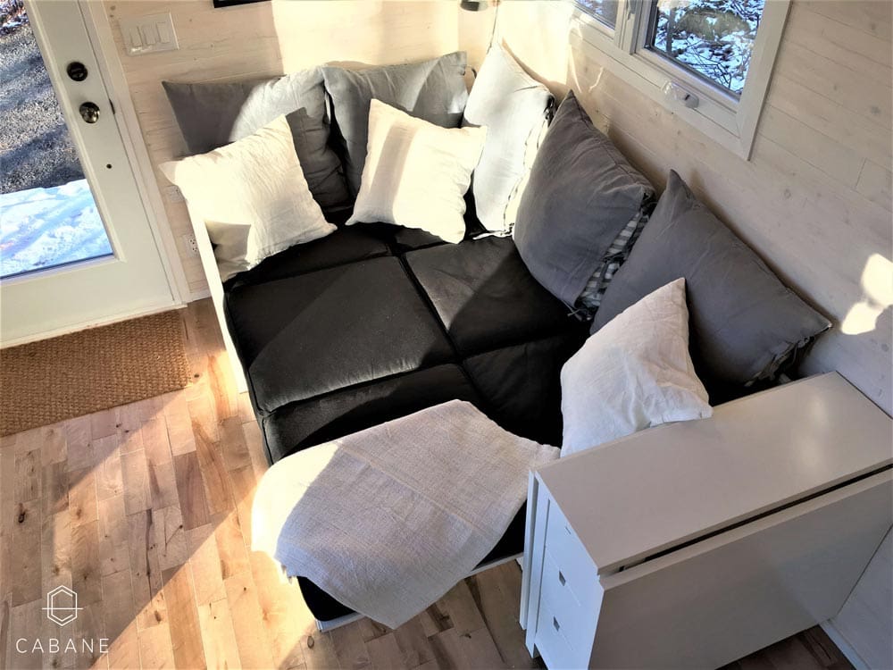 This Stunning Scandinavian-Inspired Tiny Cabin Is Spectacular 7 cabane 8