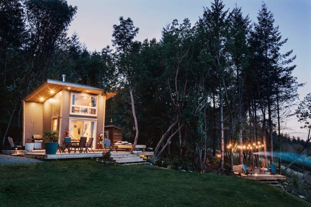 10-Square-Meter House: The Ultimate Tiny Vacation Retreat Near Vancouver 8 100 Square Foot Tiny Vacation Home Design Vancouver