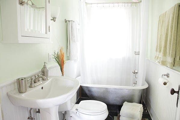 This Tranquil Little Cottage Is Anyone's Dream House 7 7 1