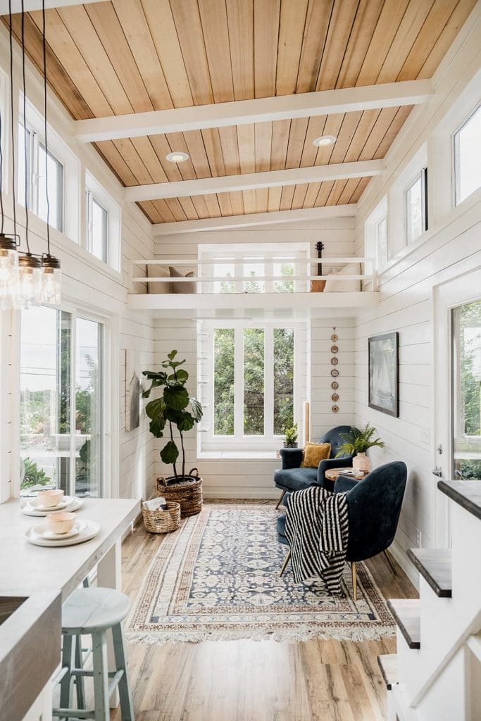 A Hawaii-Based Couple Build a Luminous Tiny House in Just 25 Days 2 hawaiitinyhome1