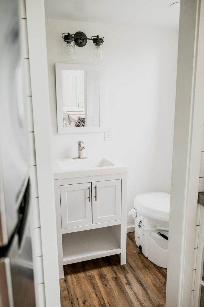 A Hawaii-Based Couple Build a Luminous Tiny House in Just 25 Days 10 hawaiitinyhome10