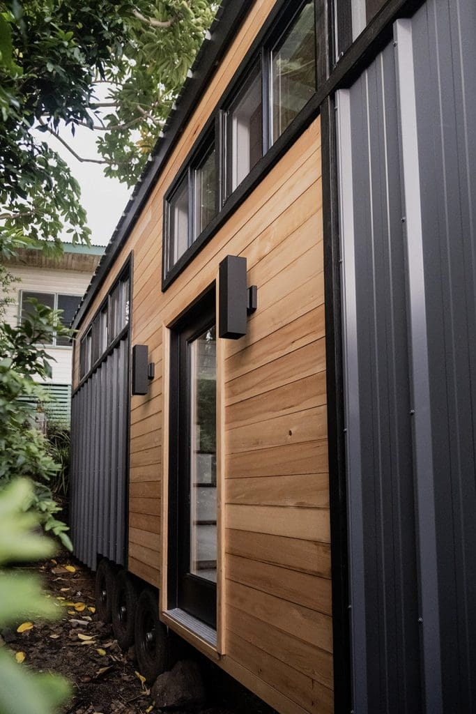 A Hawaii-Based Couple Build a Luminous Tiny House in Just 25 Days 13 hawaiitinyhome14