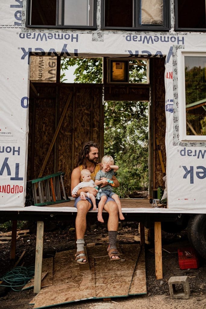 A Hawaii-Based Couple Build a Luminous Tiny House in Just 25 Days 4 hawaiitinyhome3
