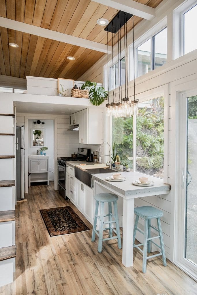 A Hawaii-Based Couple Build a Luminous Tiny House in Just 25 Days 6 hawaiitinyhome6