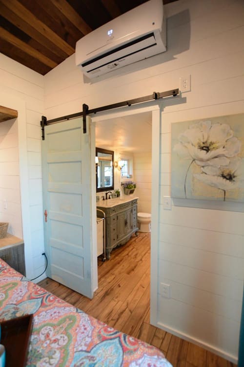 Vintage Retreat By Hill Country Tiny Houses 15 vintage retreat 16