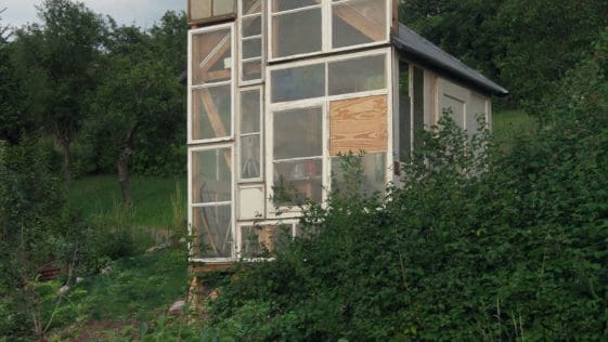 tiny garden house 3