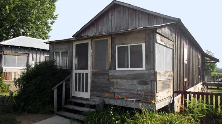 1 tiny motel front view