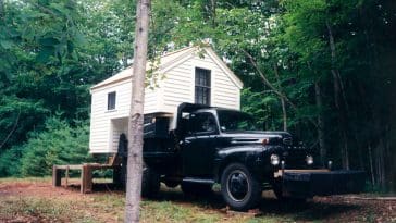 colonial tiny house 1
