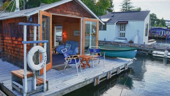 Floating Pied-à-terre 13 floating pied a terre 1