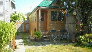 mini mobile cottage 1