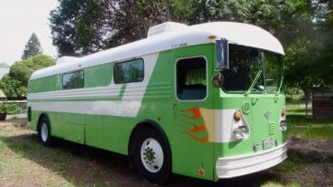 gilligan the big green bus 1