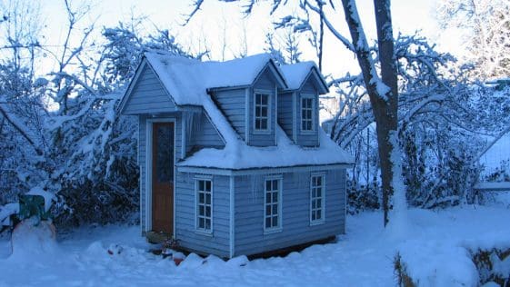 kids tiny house 1