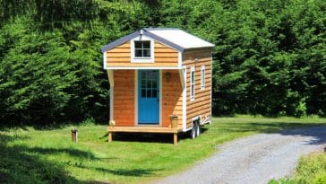 blue door tiny house 1