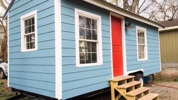 tiny turquoise house 1