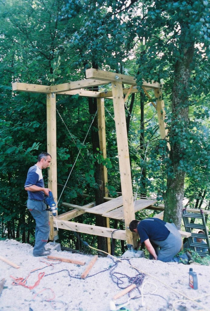 Hiška H06 - An Ultra-Modern Treehouse in Lukovica, Slovenia 4 modern treehouse designed by Rok Pezdirc in Slovenija 4