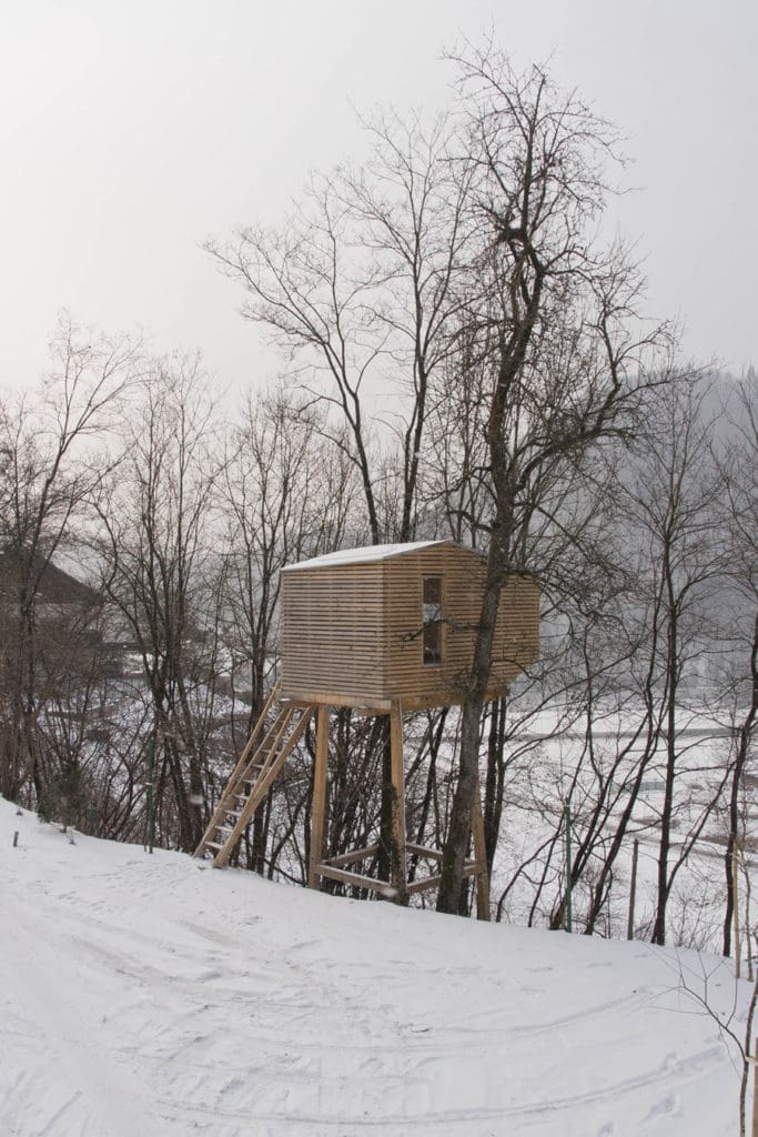 Hiška H06 - An Ultra-Modern Treehouse in Lukovica, Slovenia 7 modern treehouse designed by Rok Pezdirc in Slovenija 7