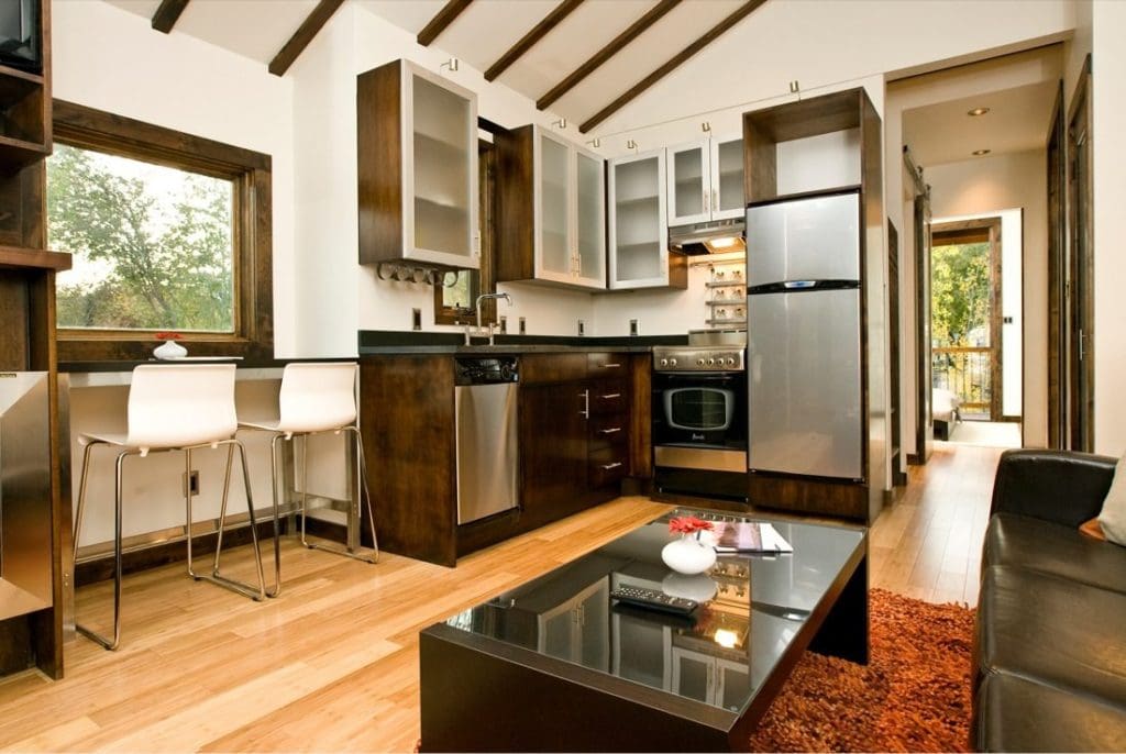 Caboose 400 sq ft wheelhaus cabin 3