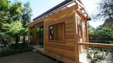 The Pocket House is a tiny vacation house in Portland Oregon.