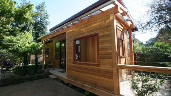 The Pocket House is a tiny vacation house in Portland Oregon.