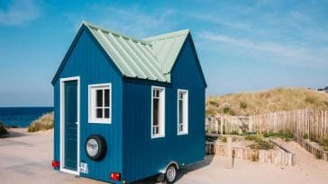 Cahute is the first hand-built caravan that is eco-friendly and fully registered in Europe.