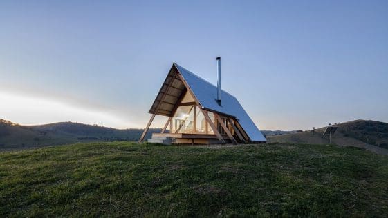 JR’s Hut is an off-grid glamping destination with spectacular views